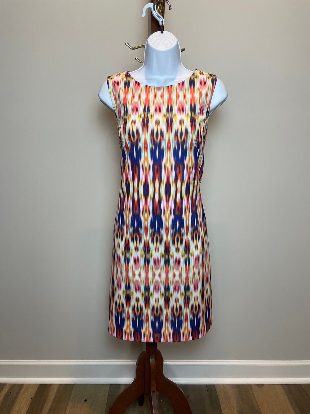 Tahari Sheath Dress Size 6 White Multi‑Color Pattern Lined Sleeveless